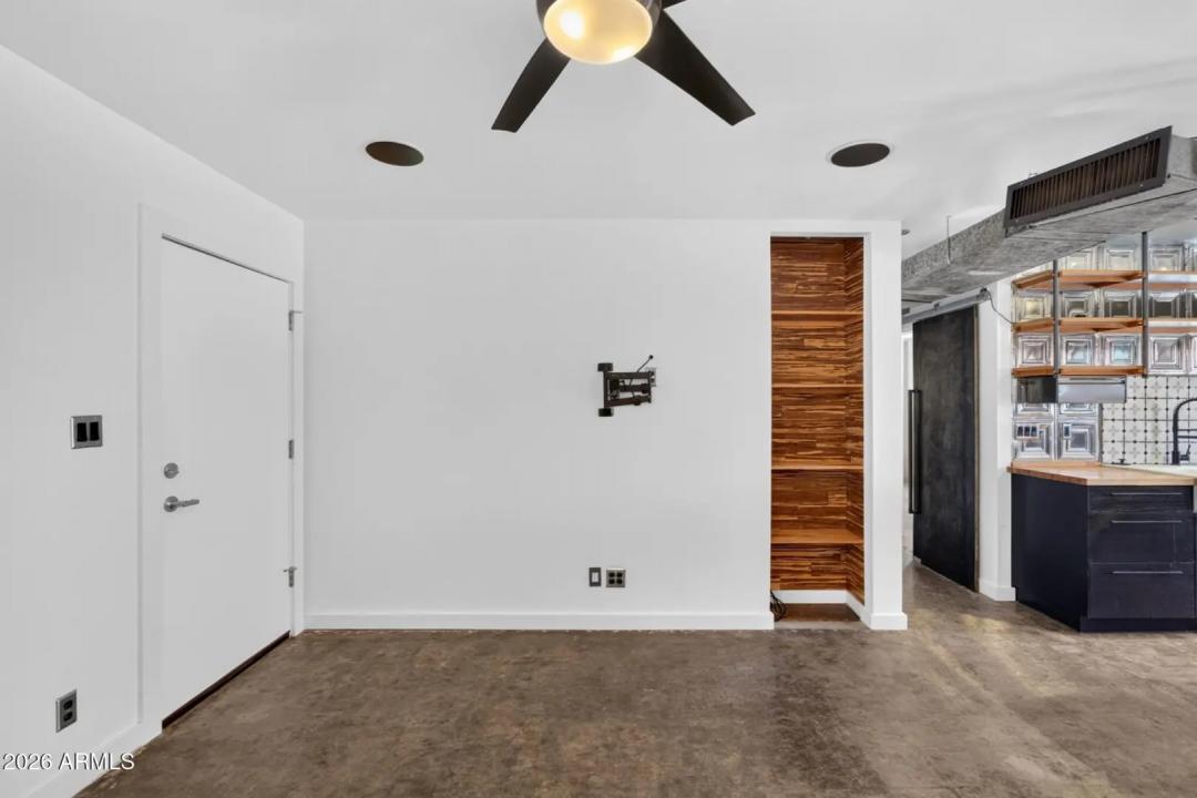 Real Estate Picture 7