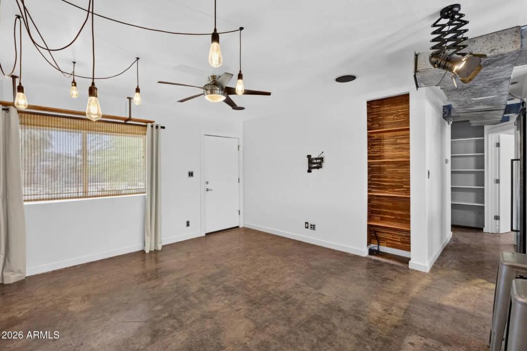 Real Estate Picture 8