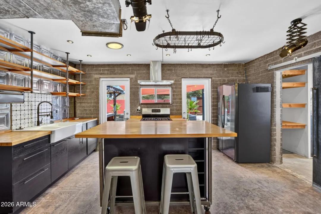 Real Estate Picture 9