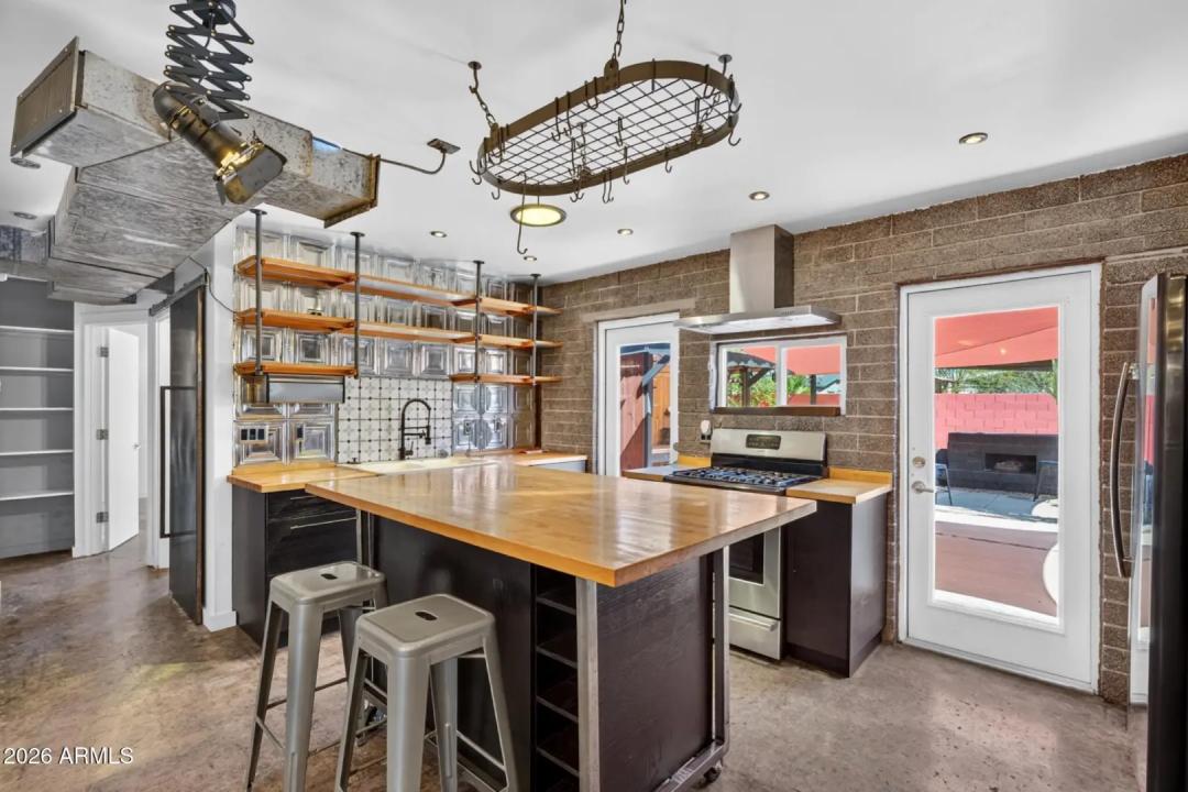 Real Estate Picture 10