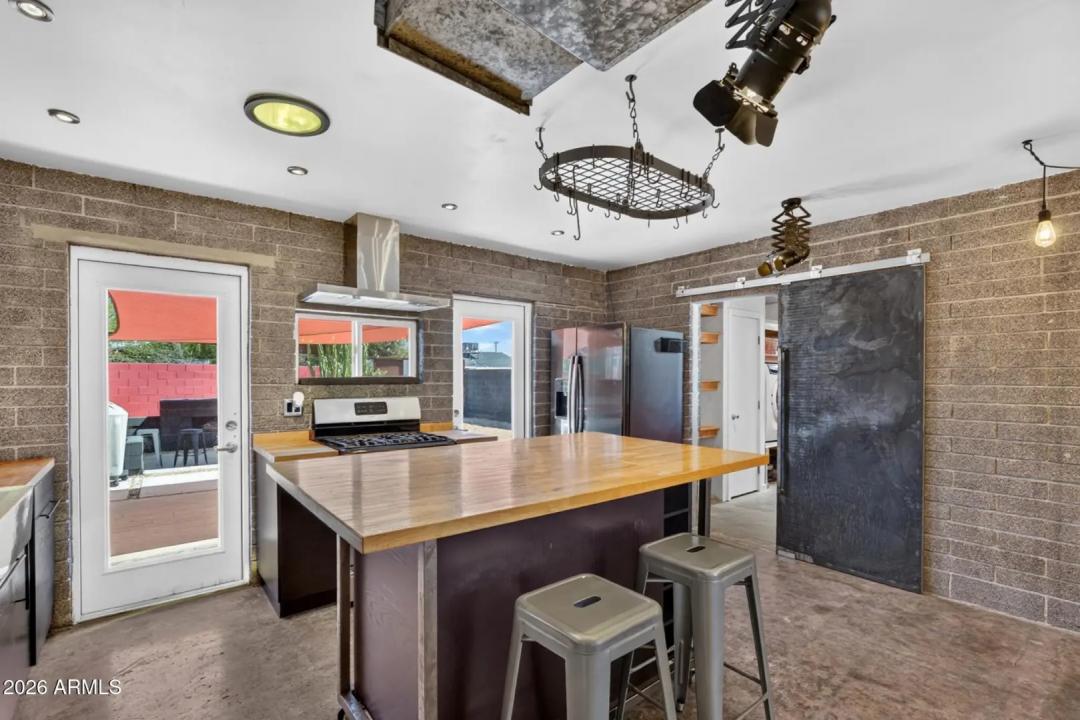 Real Estate Picture 11
