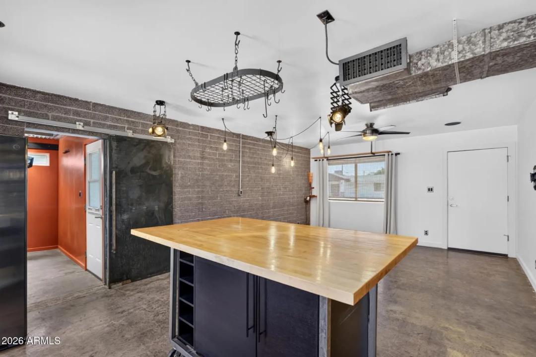 Real Estate Picture 12