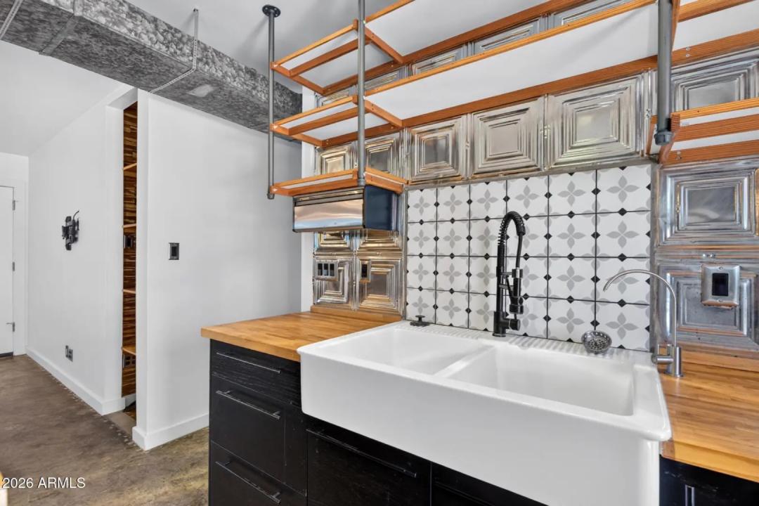Real Estate Picture 14