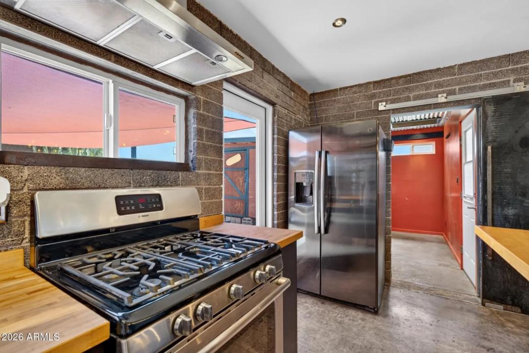 Real Estate Picture 15