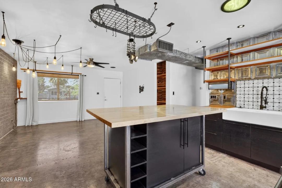 Real Estate Picture 13