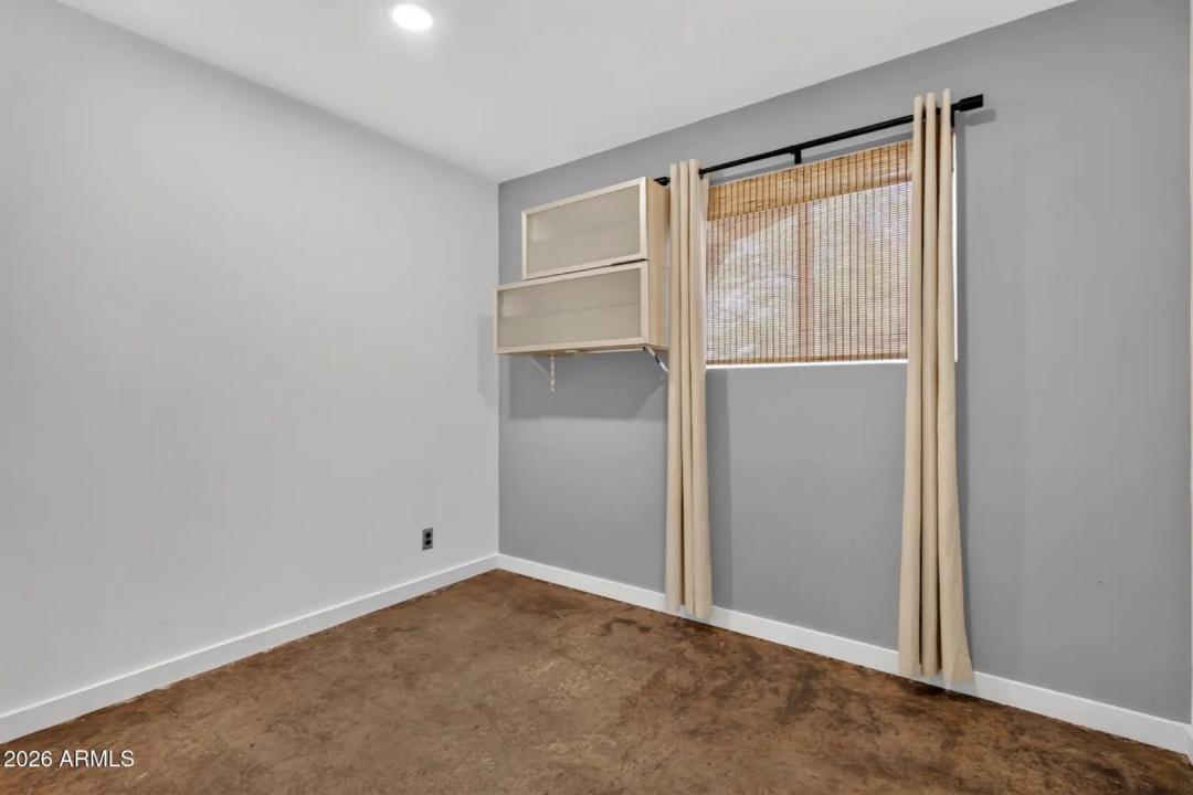 Real Estate Picture 23