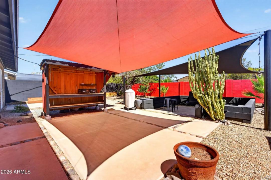 Real Estate Picture 24
