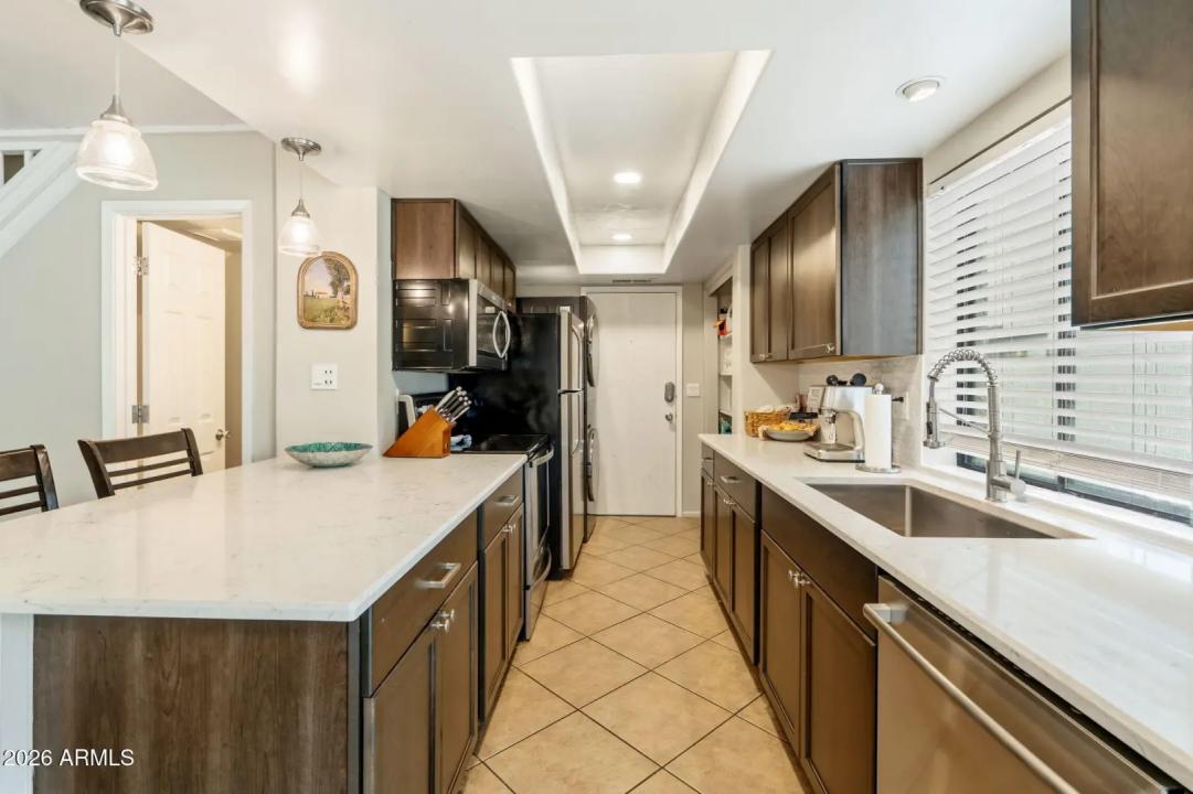 Real Estate Picture 9