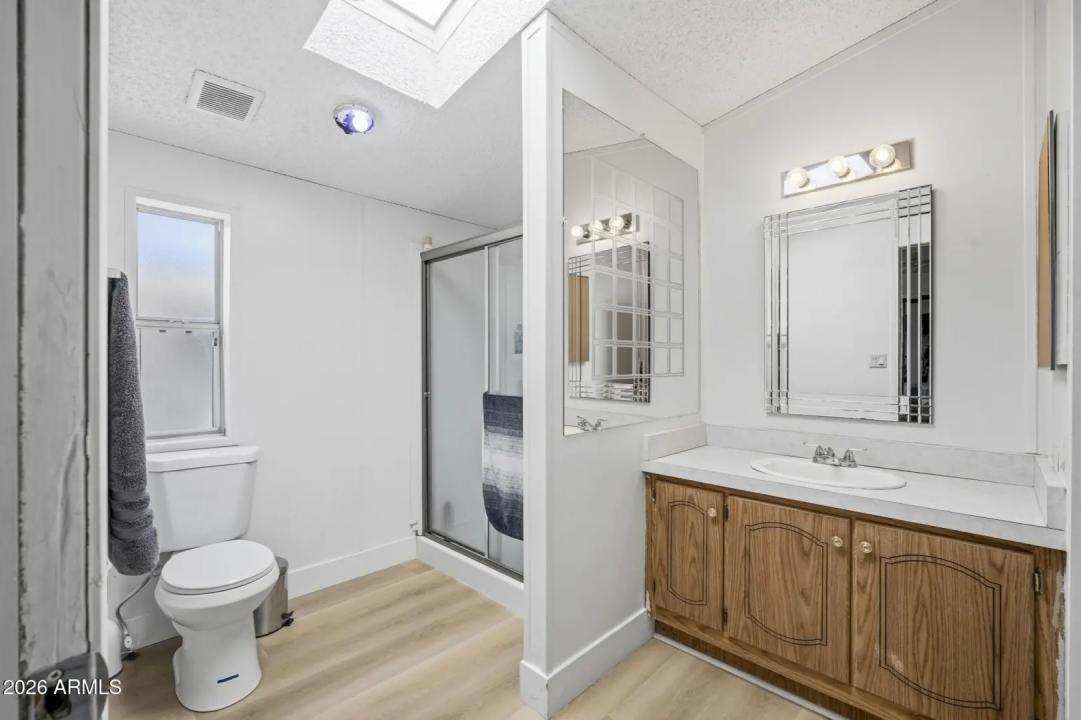 Real Estate Picture 9