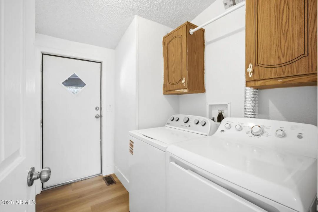 Real Estate Picture 12
