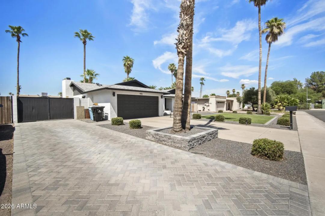 Real Estate Picture 3