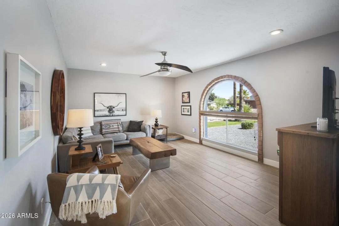 Real Estate Picture 7