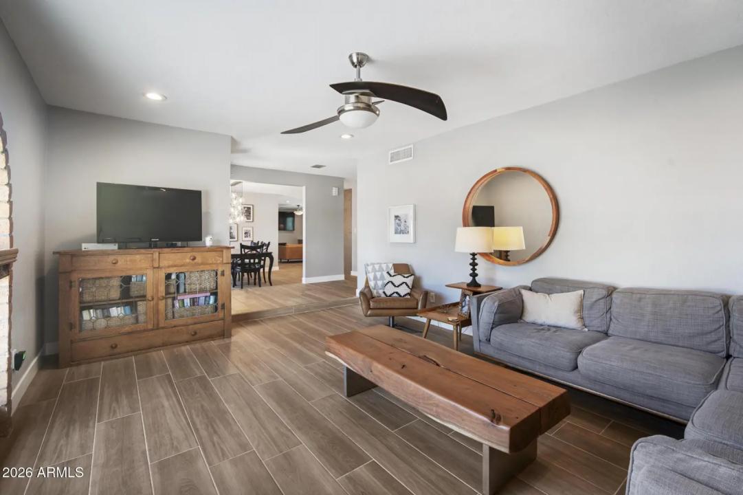 Real Estate Picture 8