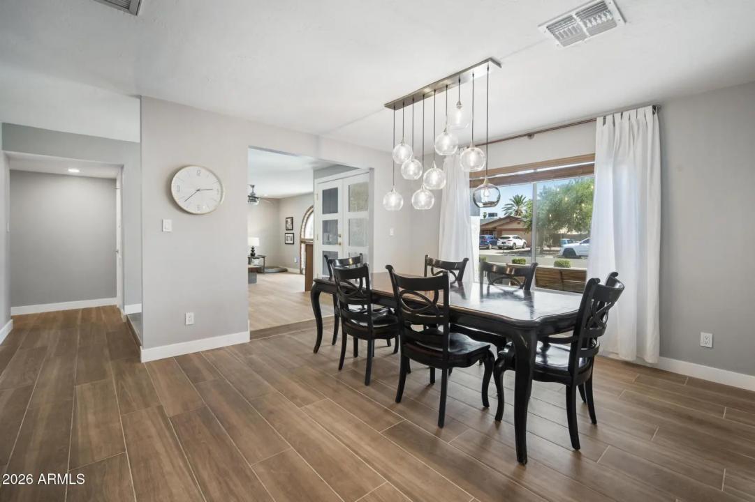 Real Estate Picture 11
