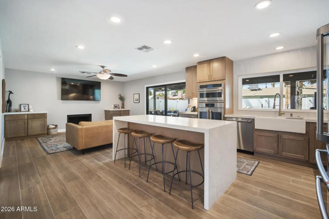 Real Estate Picture 13