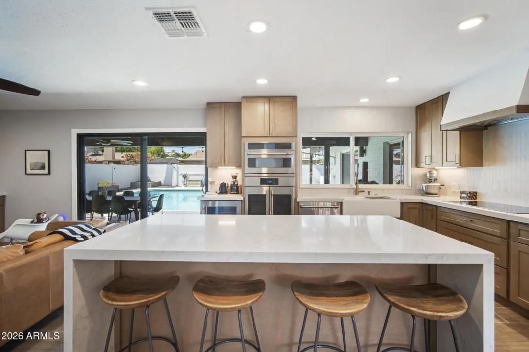 Real Estate Picture 14