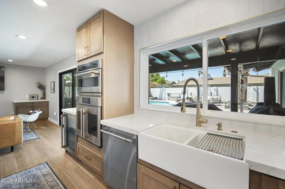Real Estate Picture 18