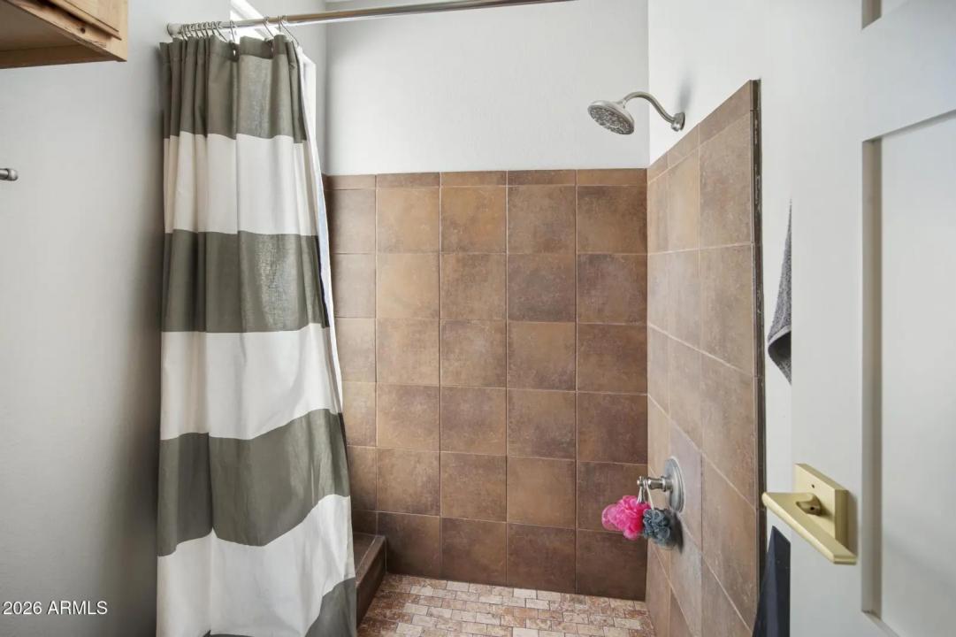 Real Estate Picture 32