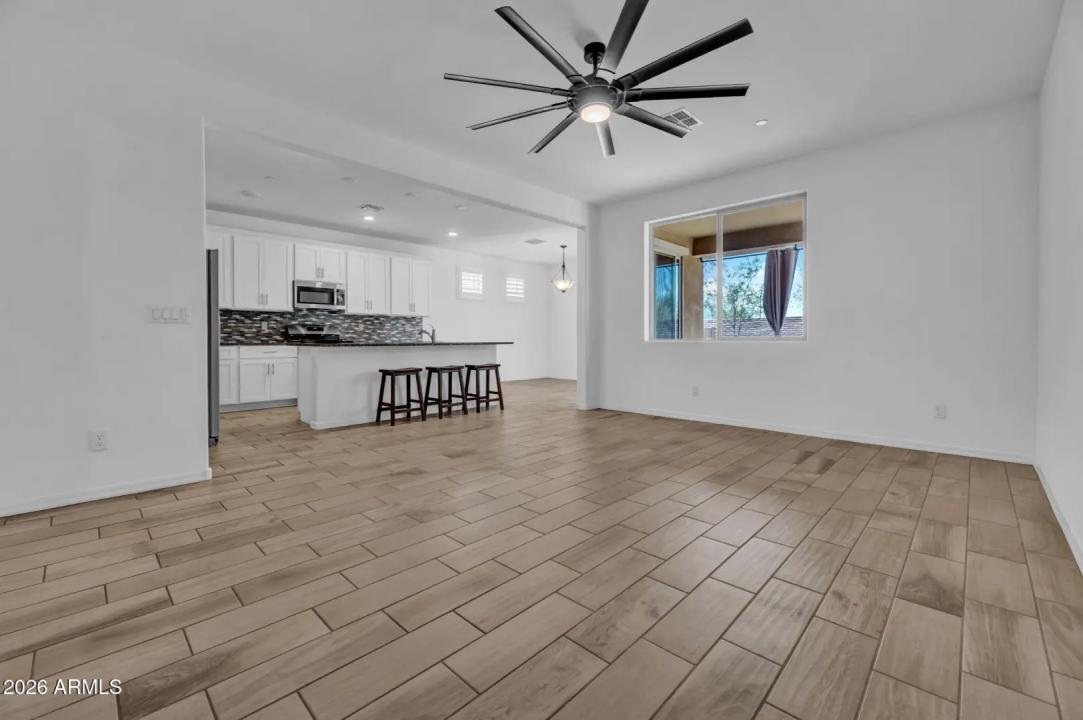 Real Estate Picture 5
