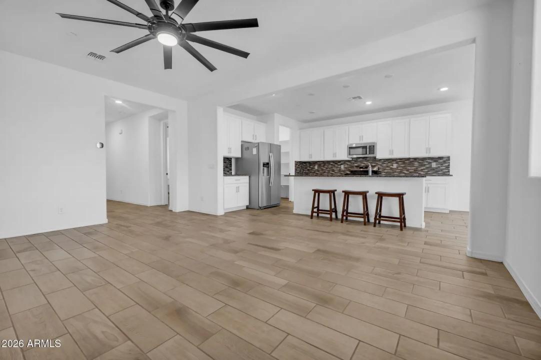 Real Estate Picture 6