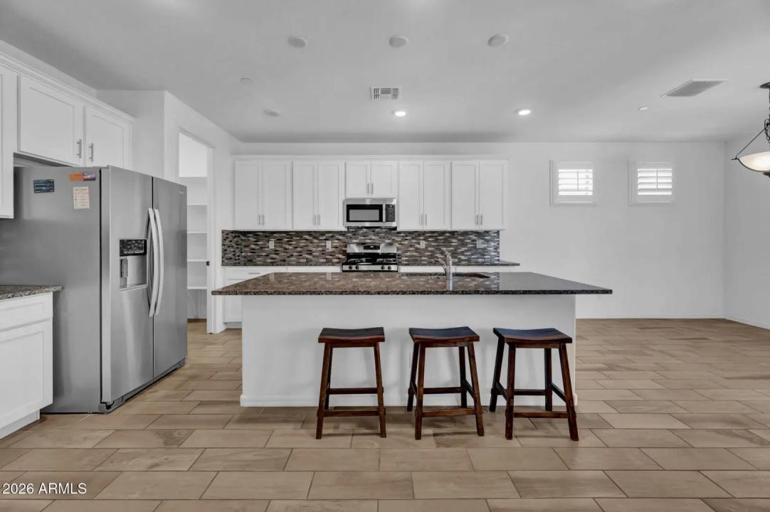 Real Estate Picture 8
