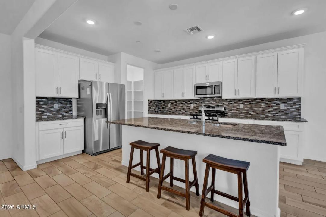 Real Estate Picture 9