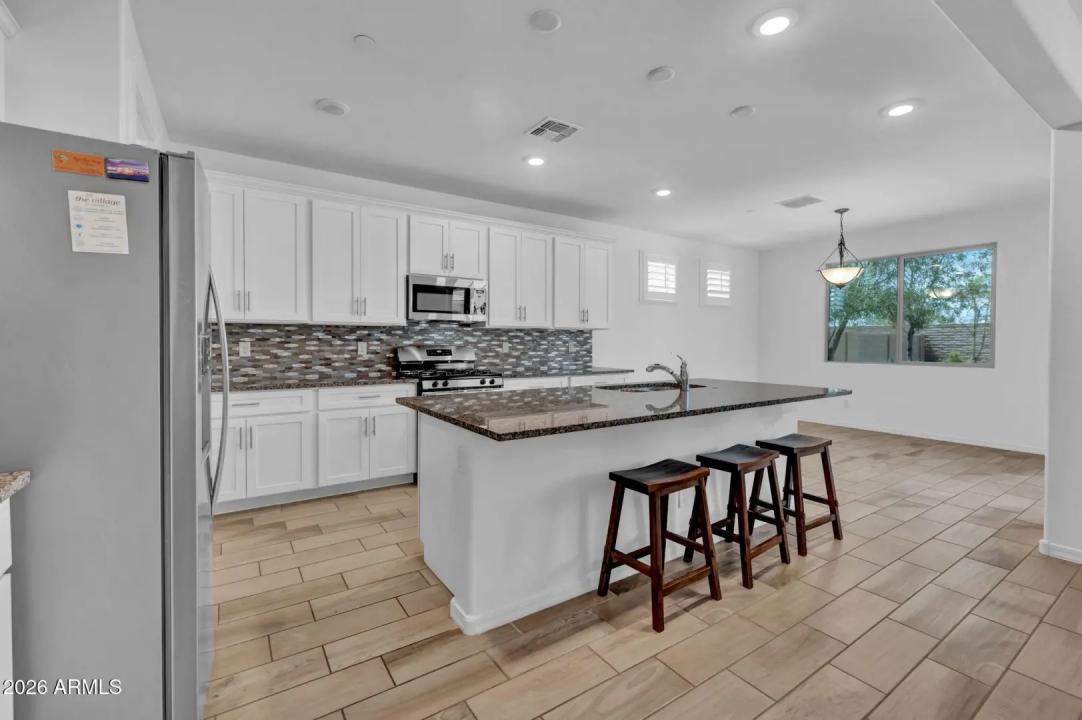 Real Estate Picture 10