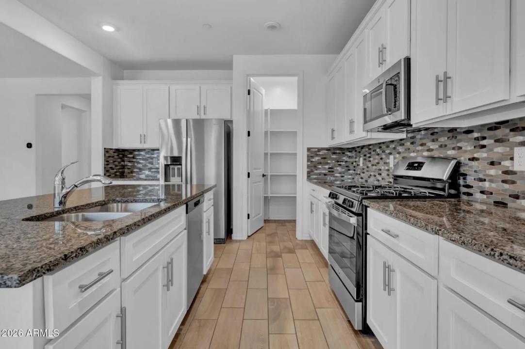Real Estate Picture 12