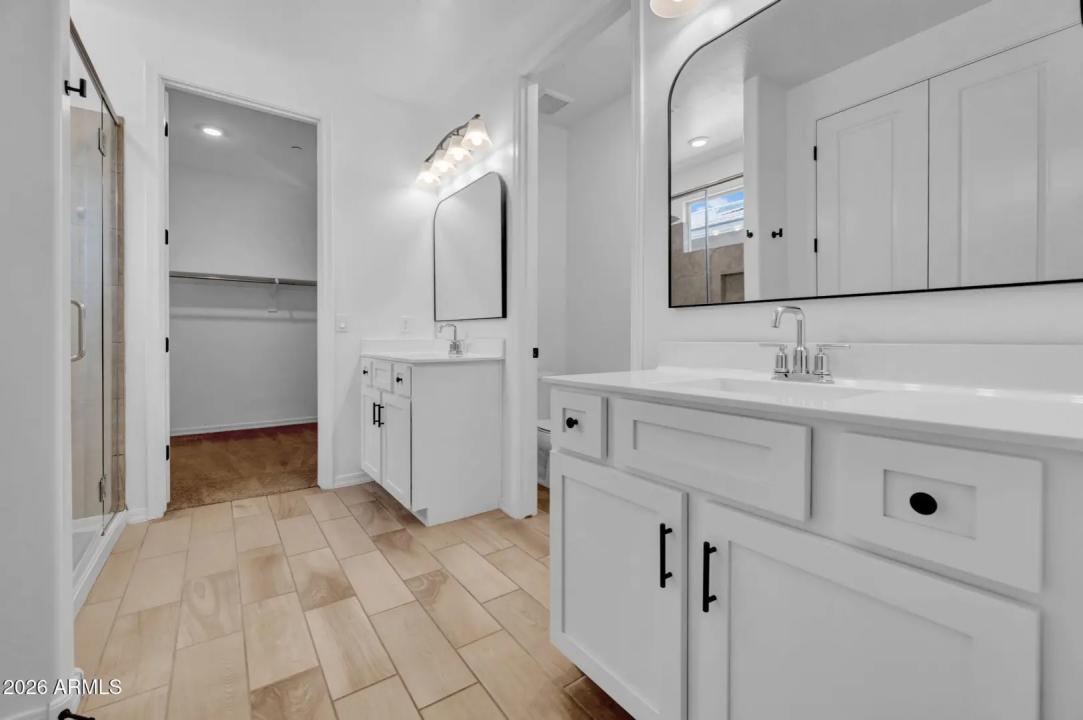 Real Estate Picture 15