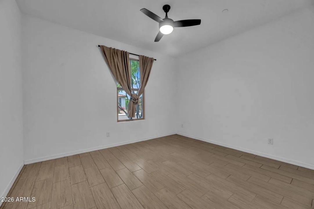 Real Estate Picture 18