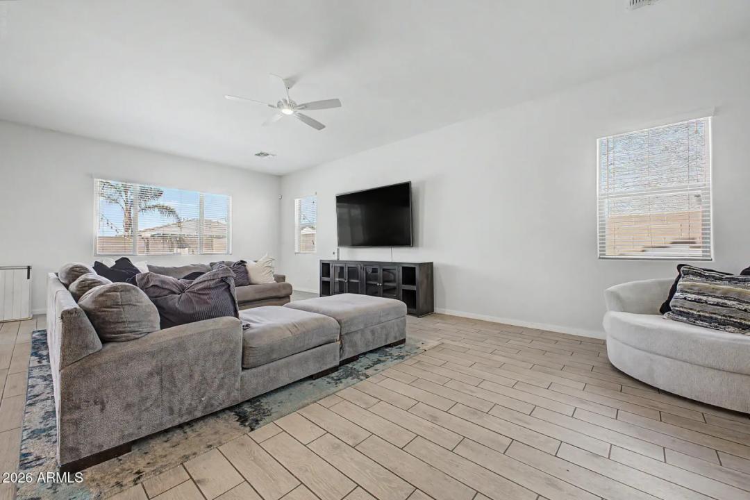Real Estate Picture 9