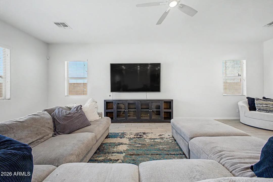 Real Estate Picture 10