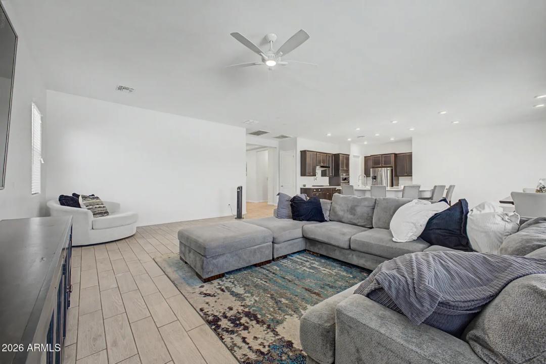 Real Estate Picture 11
