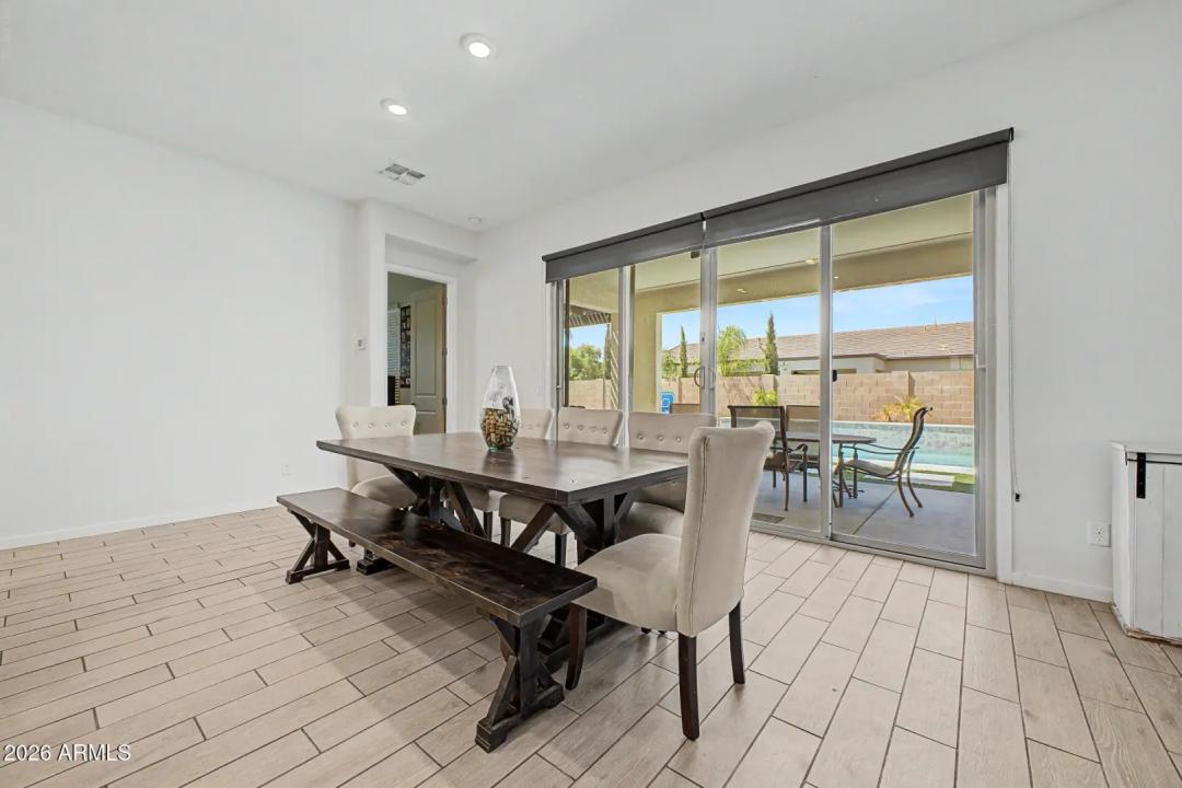 Real Estate Picture 12
