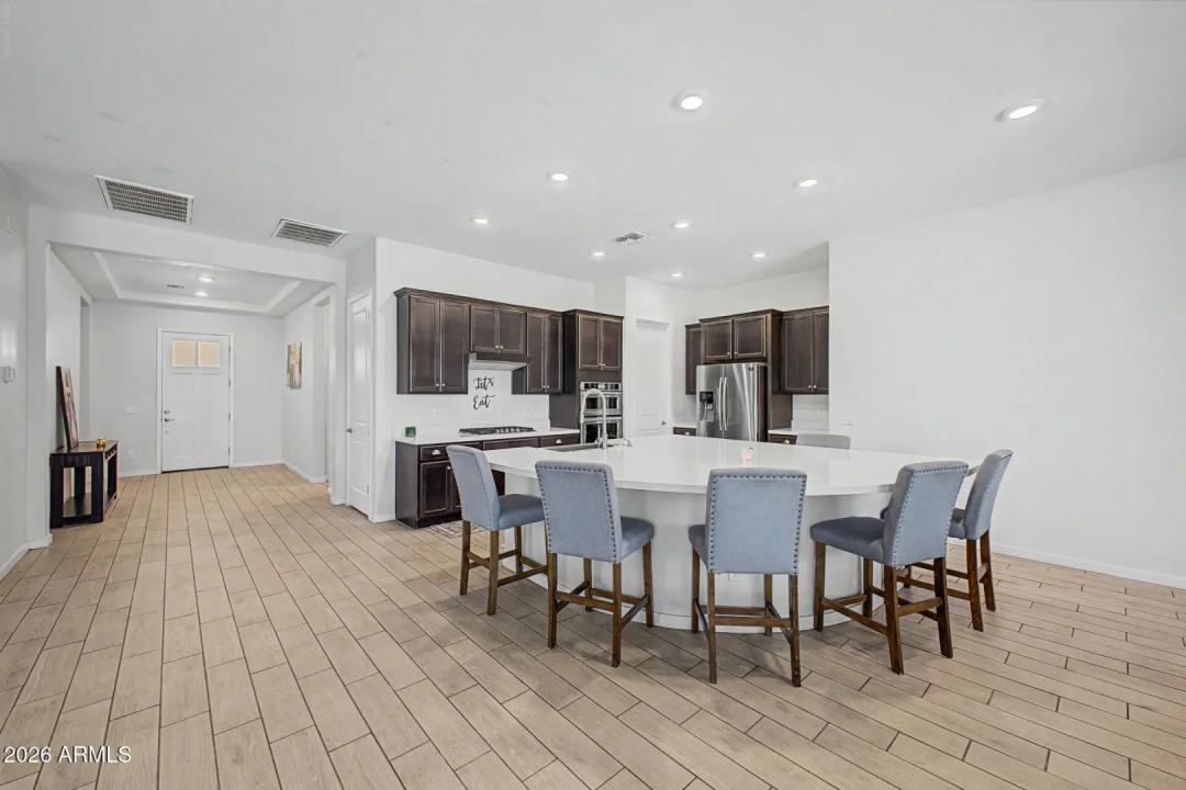 Real Estate Picture 14