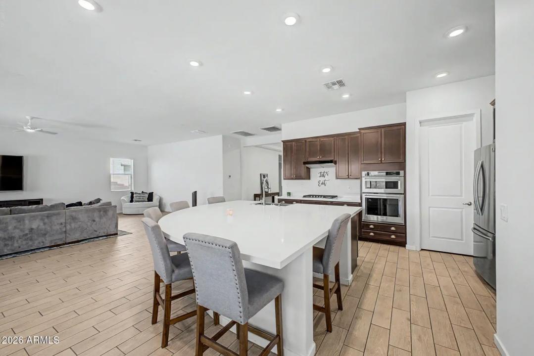Real Estate Picture 15