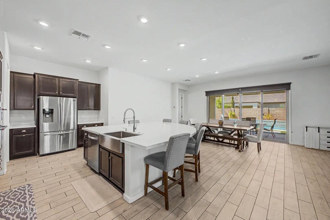 Real Estate Picture 18
