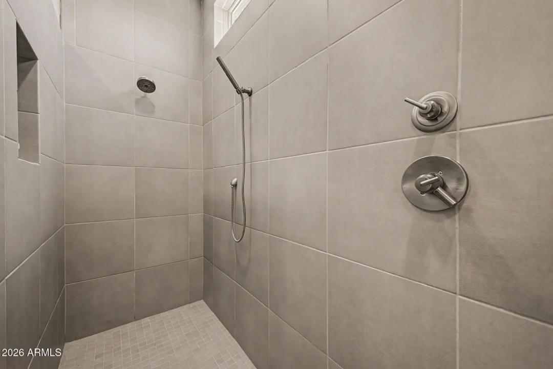 Real Estate Picture 24