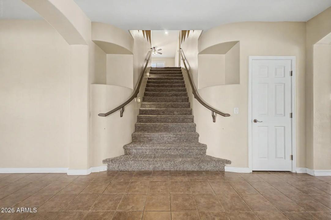 Real Estate Picture 4