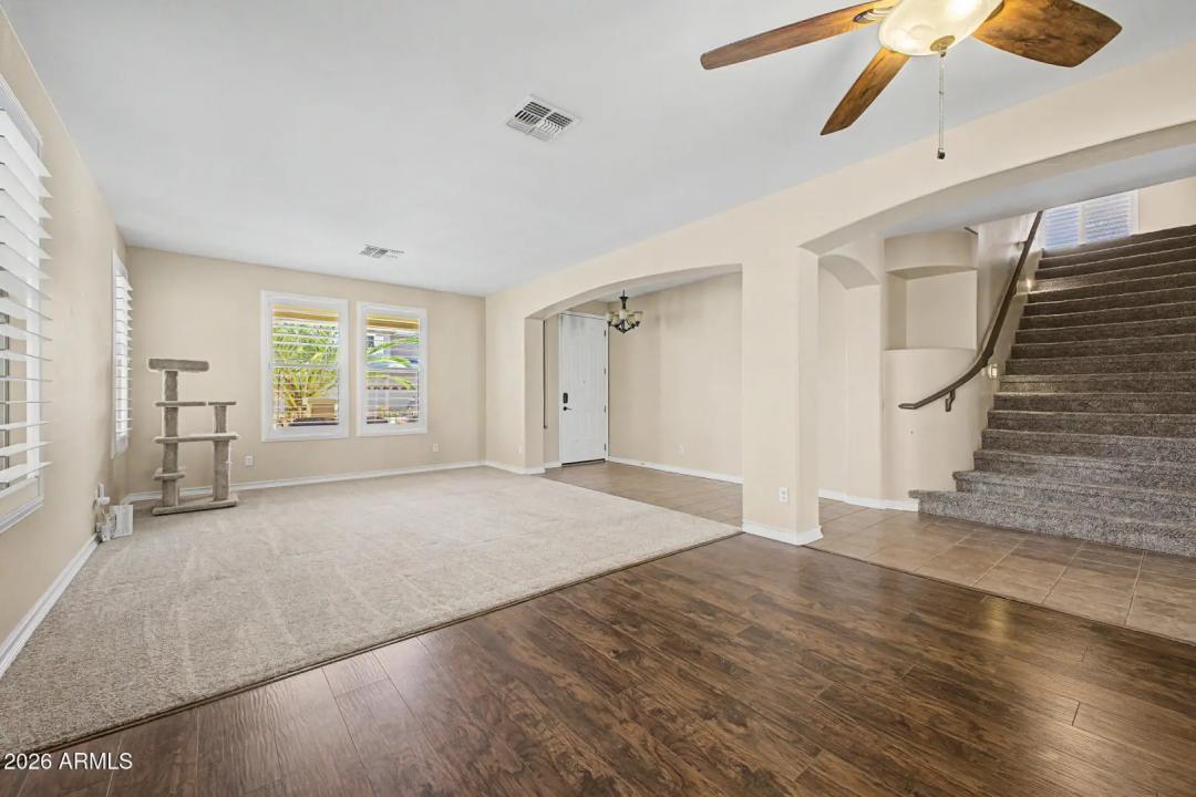 Real Estate Picture 3