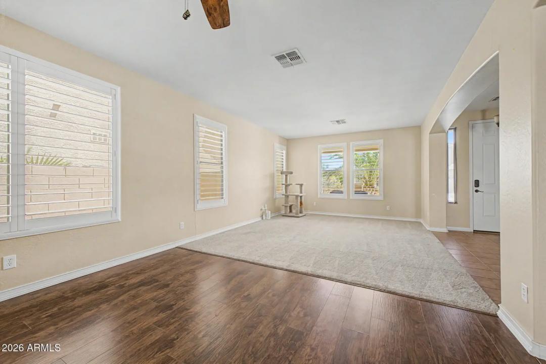 Real Estate Picture 5