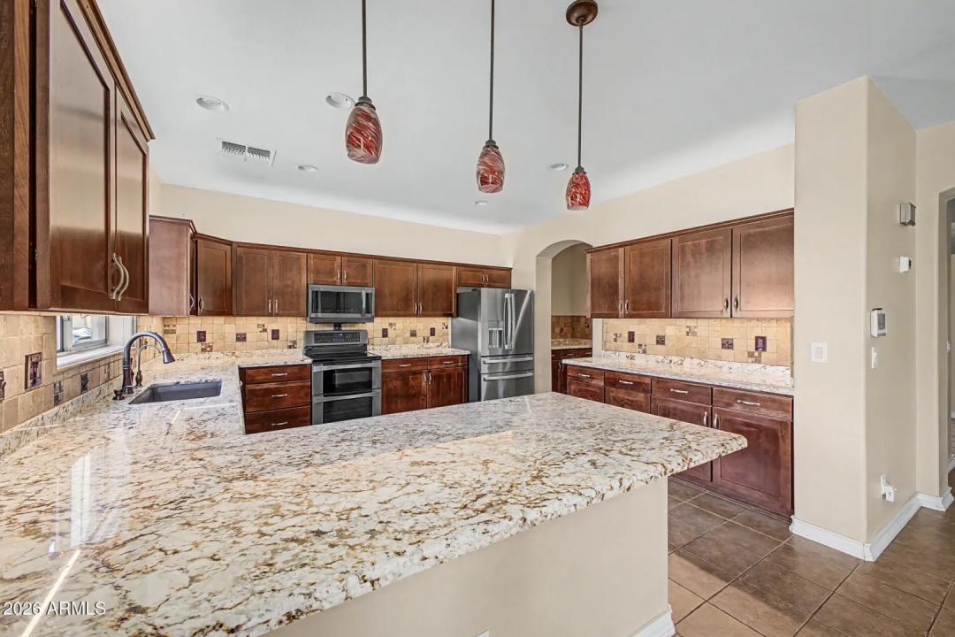 Real Estate Picture 7
