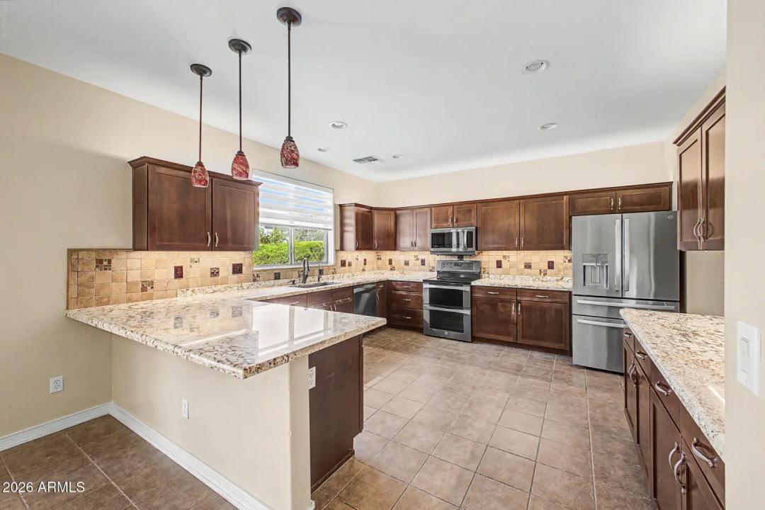 Real Estate Picture 9