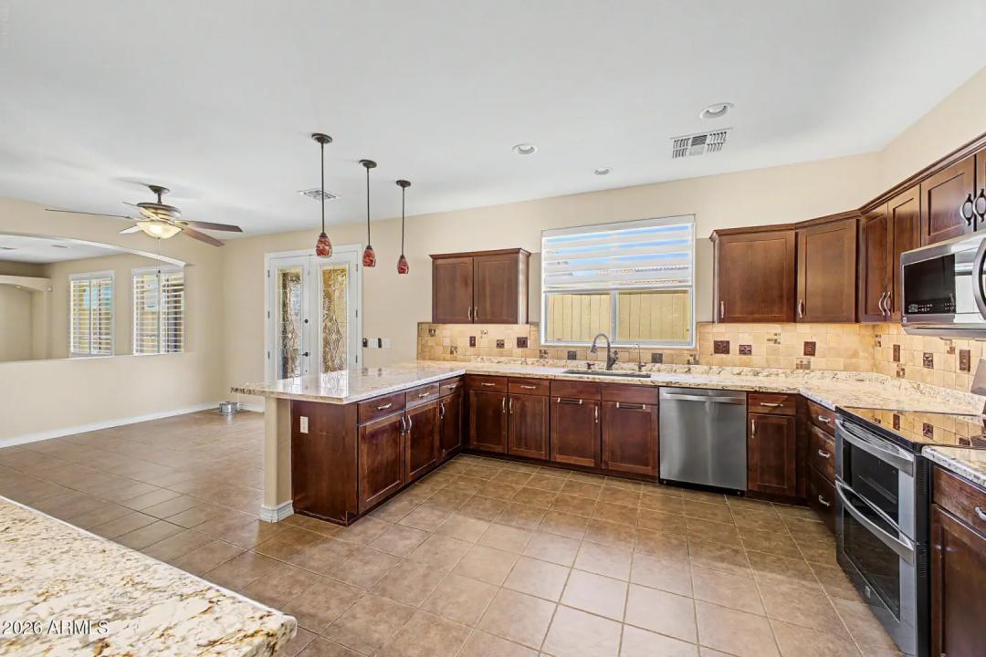 Real Estate Picture 10