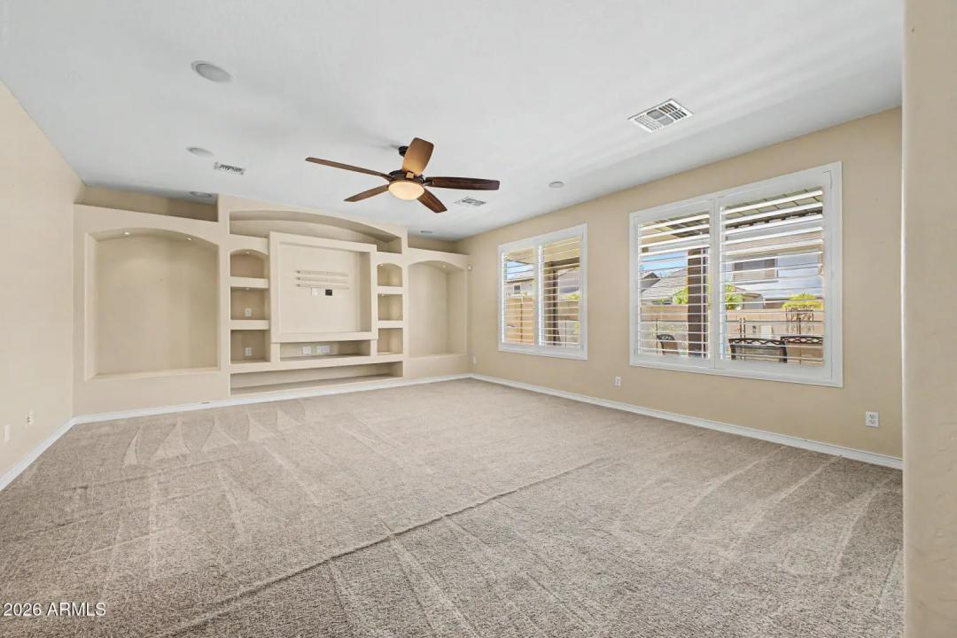 Real Estate Picture 14