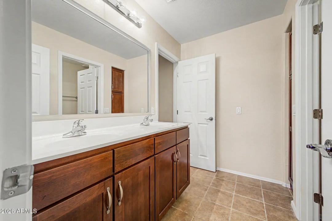 Real Estate Picture 24