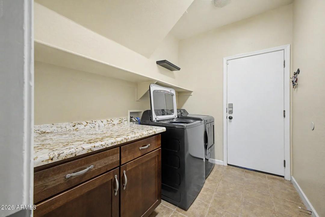 Real Estate Picture 33