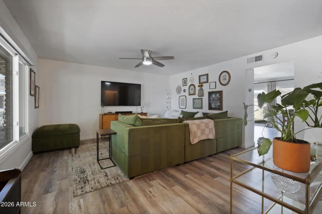 Real Estate Picture 5