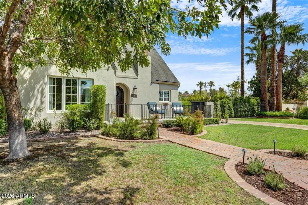 Real Estate Picture 3