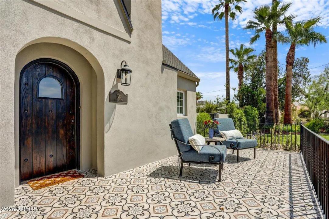 Real Estate Picture 4